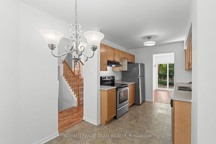 Photo 11 at 106 Woodpark Way, Nepean (Longfields), Ottawa
