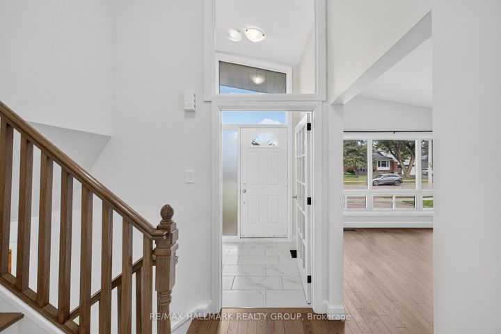 Photo 6 at 114 Meadowlands Drive W, Nepean (Meadowlands/Crestview), Ottawa