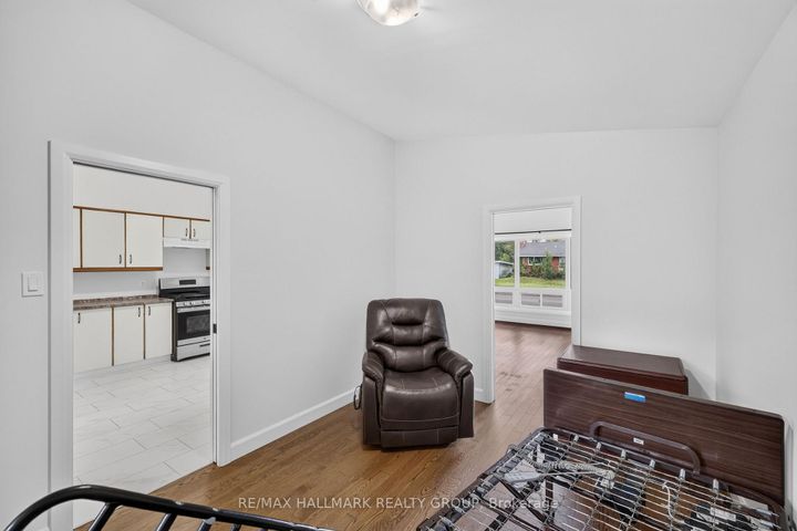 Photo 13 at 114 Meadowlands Drive W, Nepean (Meadowlands/Crestview), Ottawa