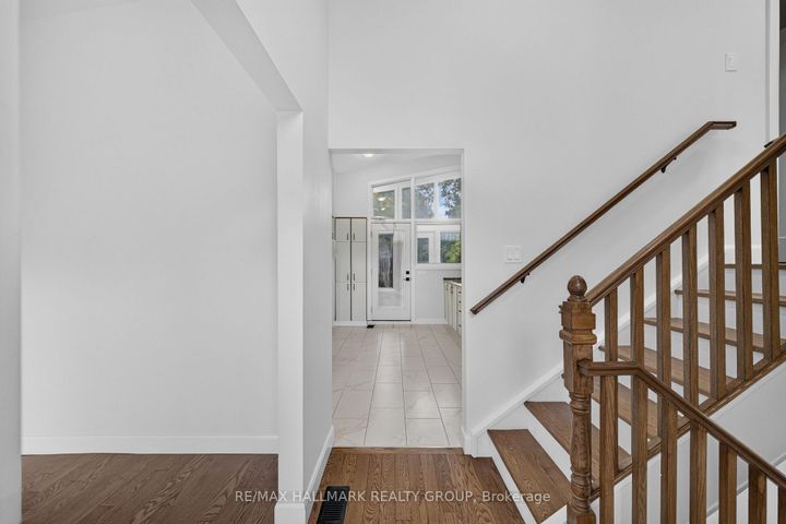 Photo 14 at 114 Meadowlands Drive W, Nepean (Meadowlands/Crestview), Ottawa