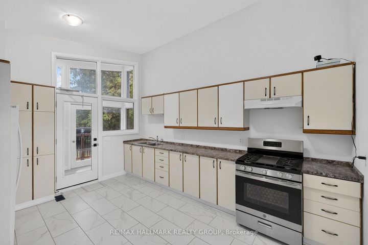 Photo 16 at 114 Meadowlands Drive W, Nepean (Meadowlands/Crestview), Ottawa
