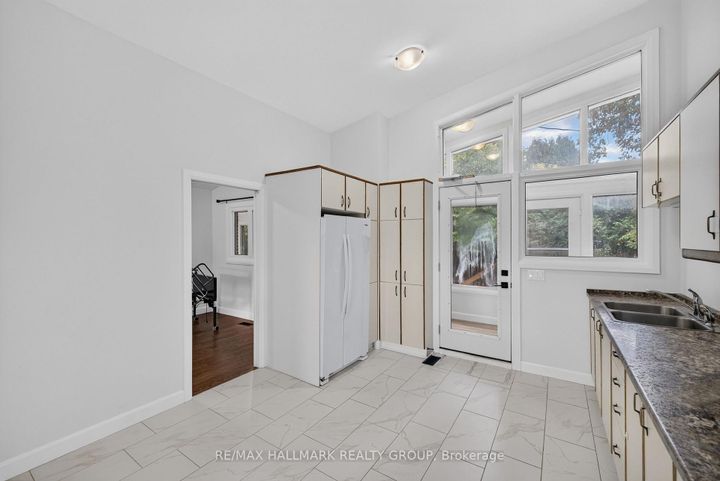 Photo 17 at 114 Meadowlands Drive W, Nepean (Meadowlands/Crestview), Ottawa