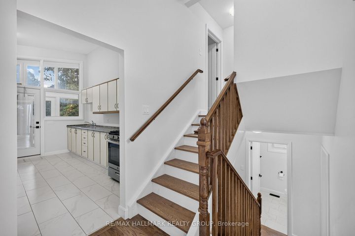 Photo 23 at 114 Meadowlands Drive W, Nepean (Meadowlands/Crestview), Ottawa