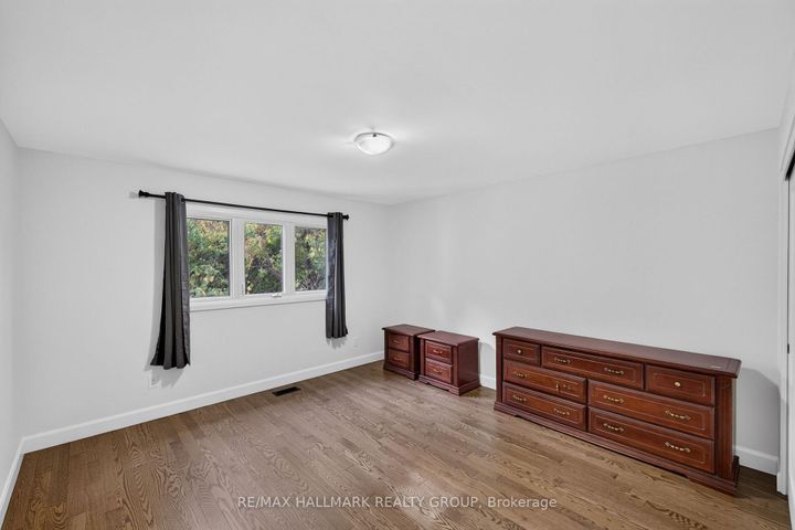Photo 25 at 114 Meadowlands Drive W, Nepean (Meadowlands/Crestview), Ottawa