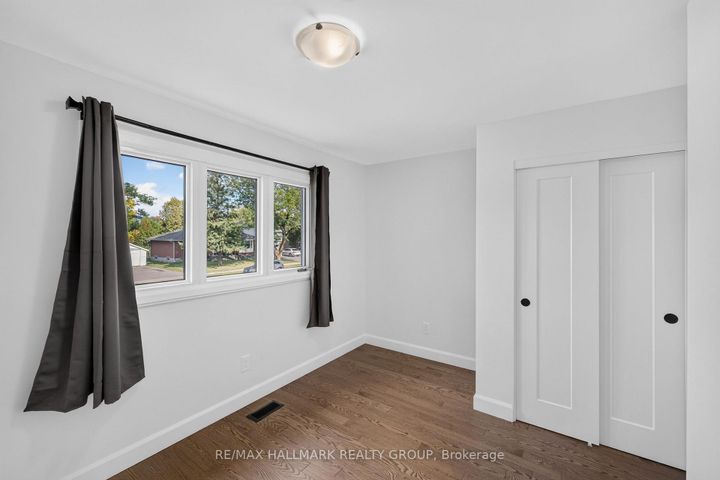 Photo 26 at 114 Meadowlands Drive W, Nepean (Meadowlands/Crestview), Ottawa