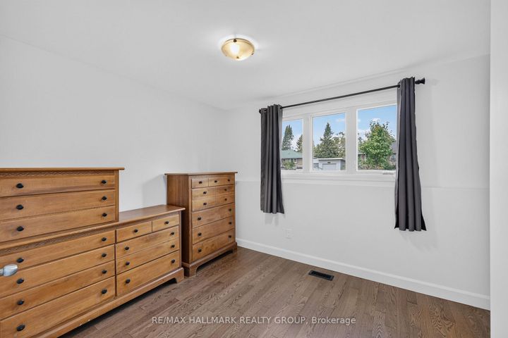 Photo 30 at 114 Meadowlands Drive W, Nepean (Meadowlands/Crestview), Ottawa