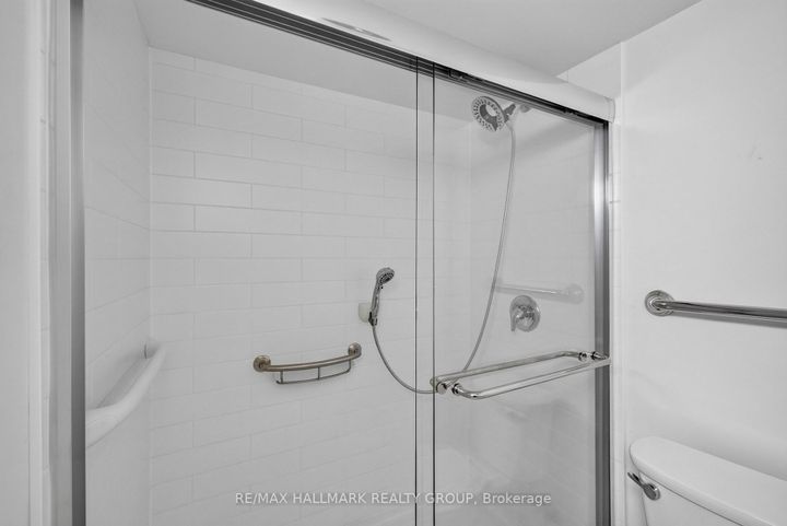 Photo 40 at 114 Meadowlands Drive W, Nepean (Meadowlands/Crestview), Ottawa