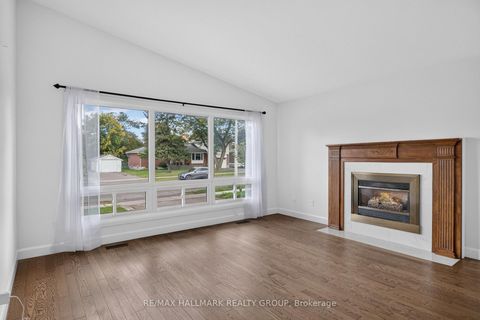 Photo 8 at 114 Meadowlands Drive W, Nepean (Meadowlands/Crestview), Ottawa