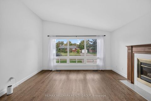 Photo 9 at 114 Meadowlands Drive W, Nepean (Meadowlands/Crestview), Ottawa
