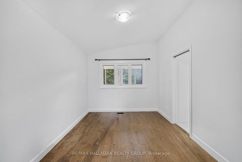 Photo 12 at 114 Meadowlands Drive W, Nepean (Meadowlands/Crestview), Ottawa