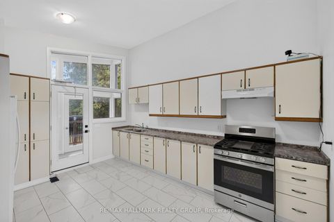 Photo 16 at 114 Meadowlands Drive W, Nepean (Meadowlands/Crestview), Ottawa