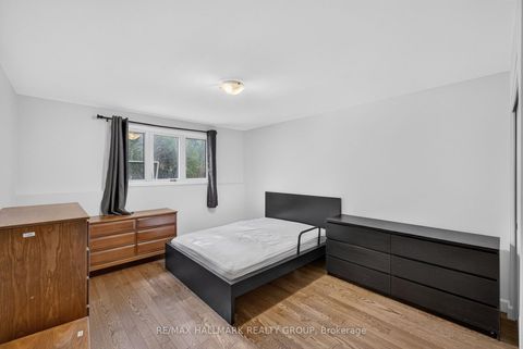 Photo 32 at 114 Meadowlands Drive W, Nepean (Meadowlands/Crestview), Ottawa