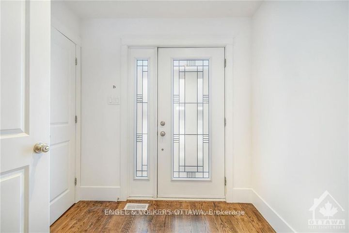 Photo 2 at 105 Montauk Pvt, Nepean (Carleton Heights), Ottawa