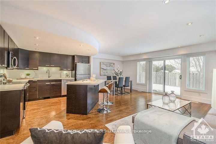 Photo 5 at 105 Montauk Pvt, Nepean (Carleton Heights), Ottawa