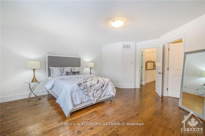 Photo 10 at 105 Montauk Pvt, Nepean (Carleton Heights), Ottawa