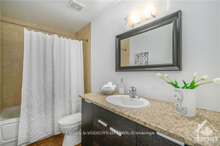 Photo 12 at 105 Montauk Pvt, Nepean (Carleton Heights), Ottawa