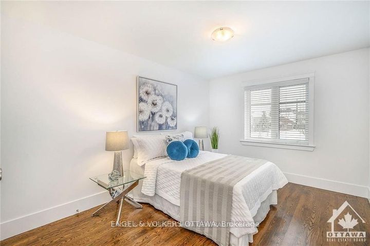 Photo 13 at 105 Montauk Pvt, Nepean (Carleton Heights), Ottawa
