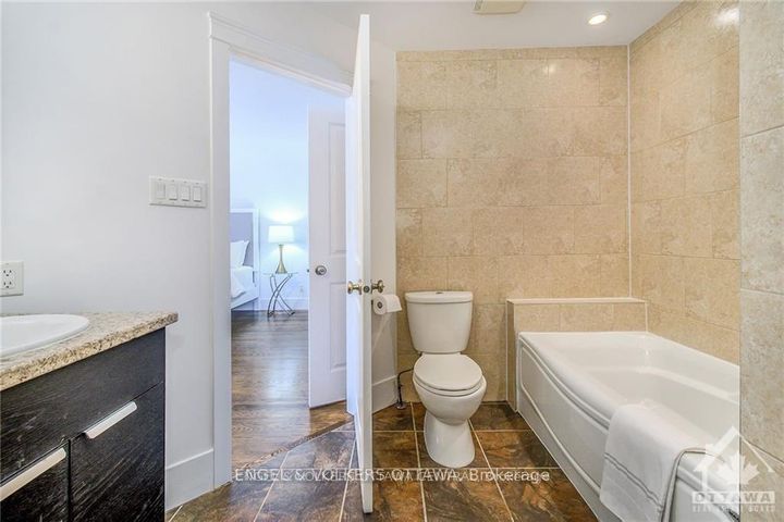 Photo 16 at 105 Montauk Pvt, Nepean (Carleton Heights), Ottawa