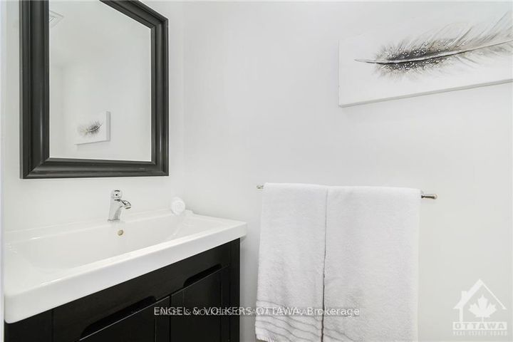 Photo 20 at 105 Montauk Pvt, Nepean (Carleton Heights), Ottawa