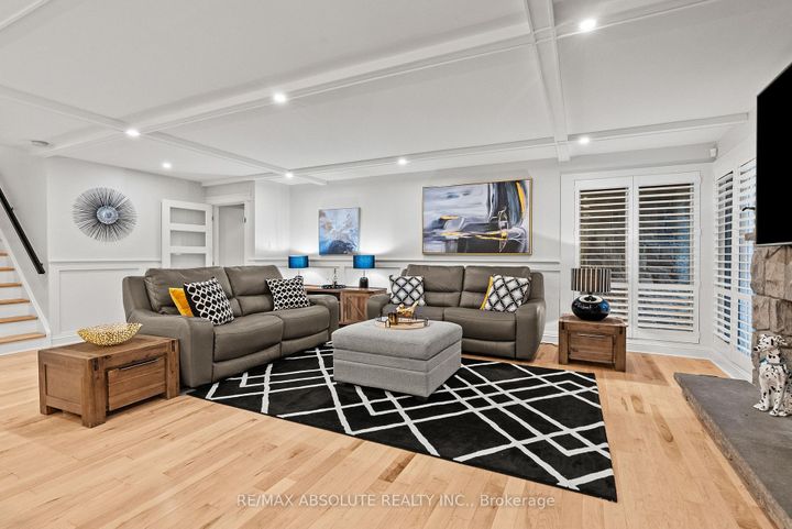 Photo 3 at 21 Revol Road, Nepean (Merivale Gardens), Ottawa