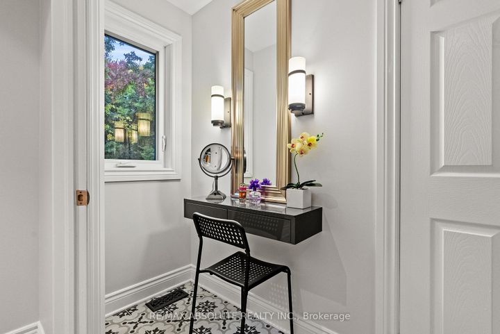 Photo 18 at 21 Revol Road, Nepean (Merivale Gardens), Ottawa