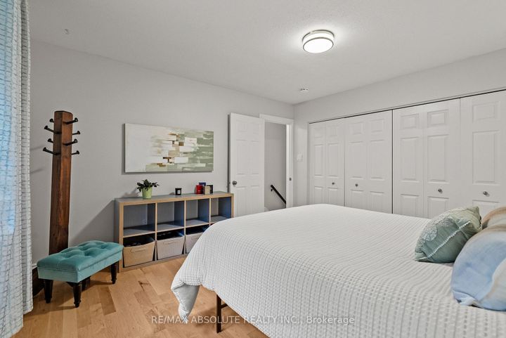 Photo 21 at 21 Revol Road, Nepean (Merivale Gardens), Ottawa
