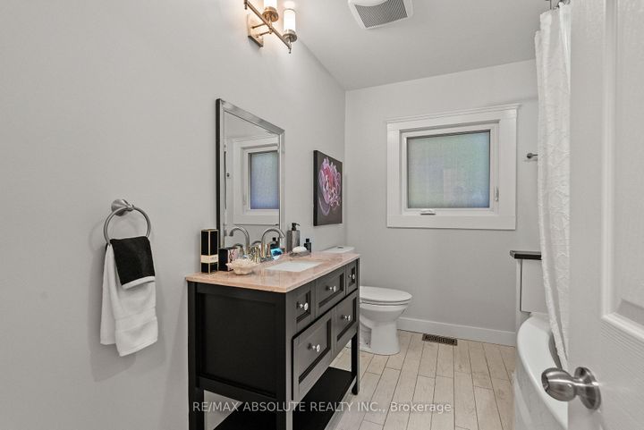 Photo 24 at 21 Revol Road, Nepean (Merivale Gardens), Ottawa