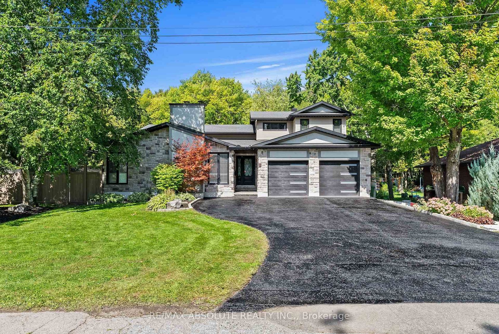 21 Revol Road, Nepean (Merivale Gardens), Ottawa 