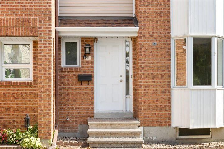 Photo 2 at 2F CASTLEBROOK Lane, Nepean (Centrepointe), Ottawa