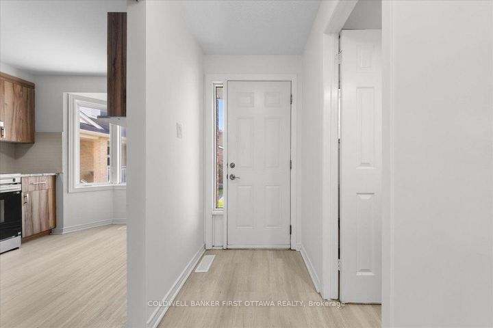Photo 3 at 2F CASTLEBROOK Lane, Nepean (Centrepointe), Ottawa