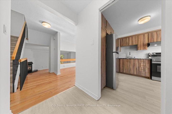 Photo 5 at 2F CASTLEBROOK Lane, Nepean (Centrepointe), Ottawa