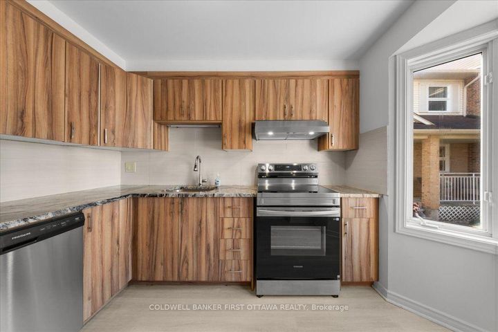 Photo 6 at 2F CASTLEBROOK Lane, Nepean (Centrepointe), Ottawa