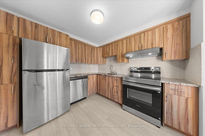 Photo 7 at 2F CASTLEBROOK Lane, Nepean (Centrepointe), Ottawa