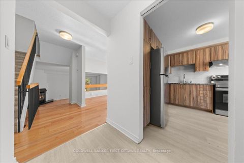 Photo 5 at 2F CASTLEBROOK Lane, Nepean (Centrepointe), Ottawa