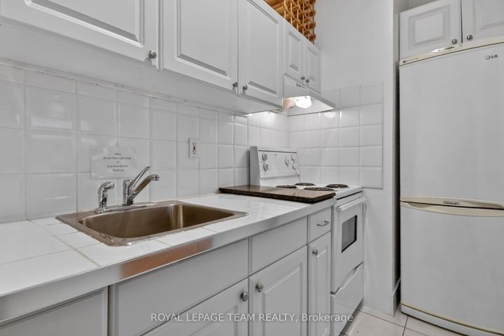 Photo 12 at 64 Delaware Avenue, Ottawa Centre/Golden Triangle, Ottawa