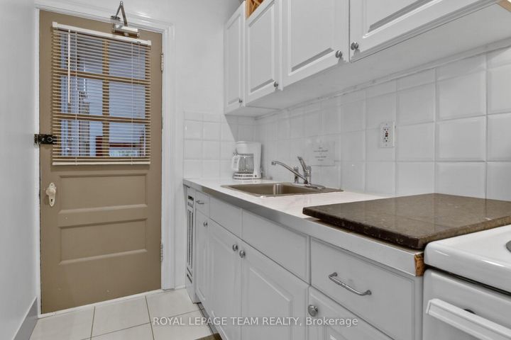 Photo 13 at 64 Delaware Avenue, Ottawa Centre/Golden Triangle, Ottawa