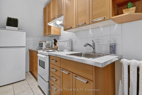 Photo 4 at 64 Delaware Avenue, Ottawa Centre/Golden Triangle, Ottawa