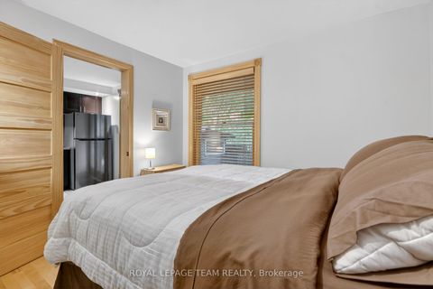 Photo 37 at 64 Delaware Avenue, Ottawa Centre/Golden Triangle, Ottawa