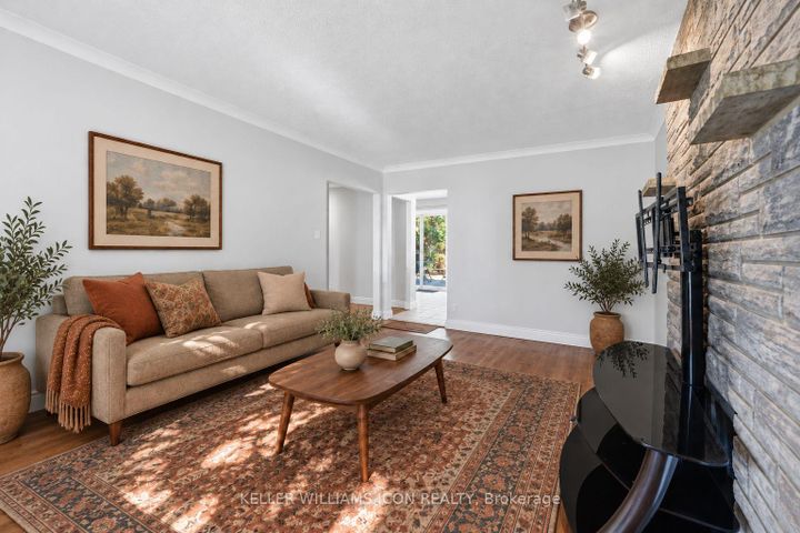 Photo 5 at 103 Harris Place, Nepean (Meadowlands/St. Claire Gardens), Ottawa