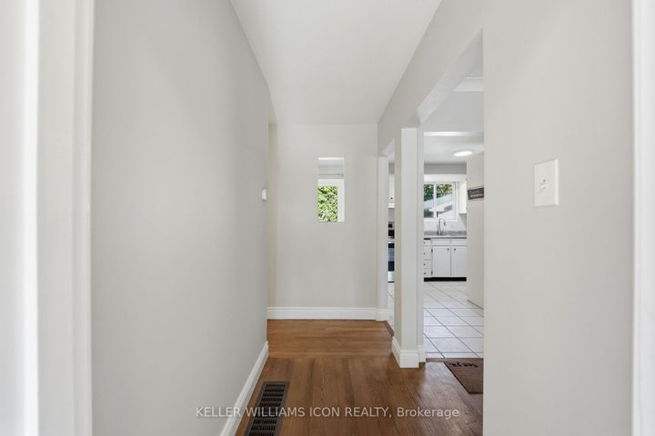 Photo 9 at 103 Harris Place, Nepean (Meadowlands/St. Claire Gardens), Ottawa