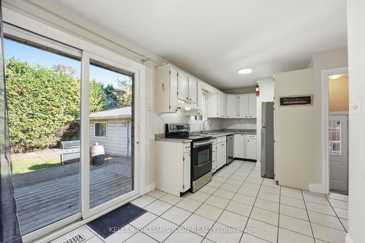 Photo 10 at 103 Harris Place, Nepean (Meadowlands/St. Claire Gardens), Ottawa