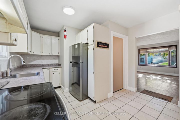 Photo 12 at 103 Harris Place, Nepean (Meadowlands/St. Claire Gardens), Ottawa
