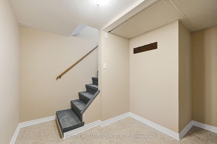 Photo 23 at 103 Harris Place, Nepean (Meadowlands/St. Claire Gardens), Ottawa