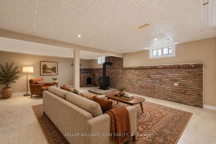 Photo 24 at 103 Harris Place, Nepean (Meadowlands/St. Claire Gardens), Ottawa