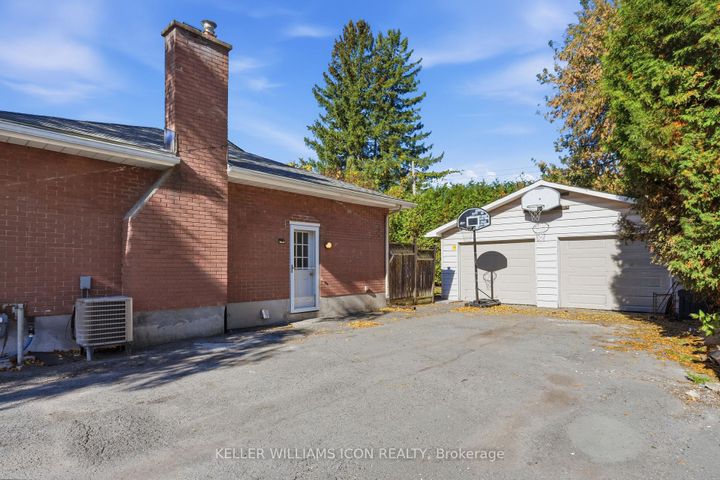Photo 31 at 103 Harris Place, Nepean (Meadowlands/St. Claire Gardens), Ottawa