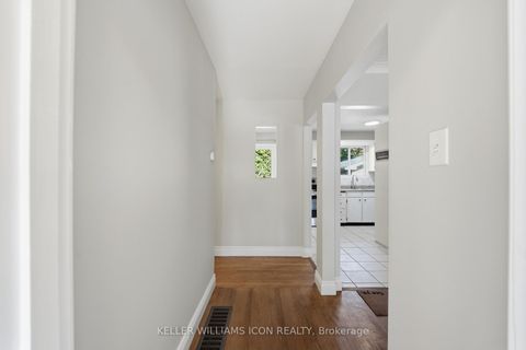 Photo 9 at 103 Harris Place, Nepean (Meadowlands/St. Claire Gardens), Ottawa