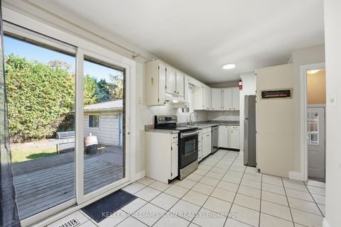 Photo 10 at 103 Harris Place, Nepean (Meadowlands/St. Claire Gardens), Ottawa