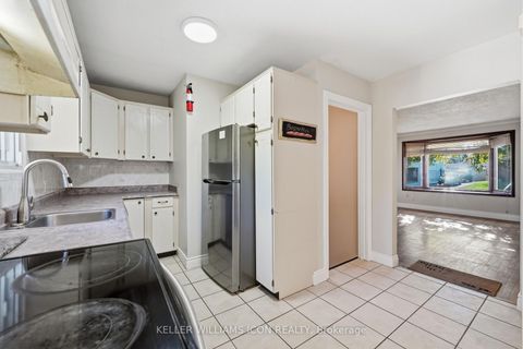 Photo 12 at 103 Harris Place, Nepean (Meadowlands/St. Claire Gardens), Ottawa