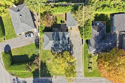 Photo 35 at 103 Harris Place, Nepean (Meadowlands/St. Claire Gardens), Ottawa