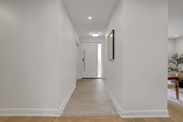 Photo 2 at 8 Brian Crescent, Nepean (Bruce Farm/Graham Park/Qualicum/Bellands), Ottawa